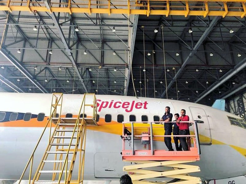 Spicejet makeover Jet Airways Boeing.jpg